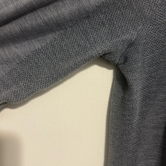 lululemon athletica Gray Long Sleeve Aerial Silk Top - Picture 6 of 7